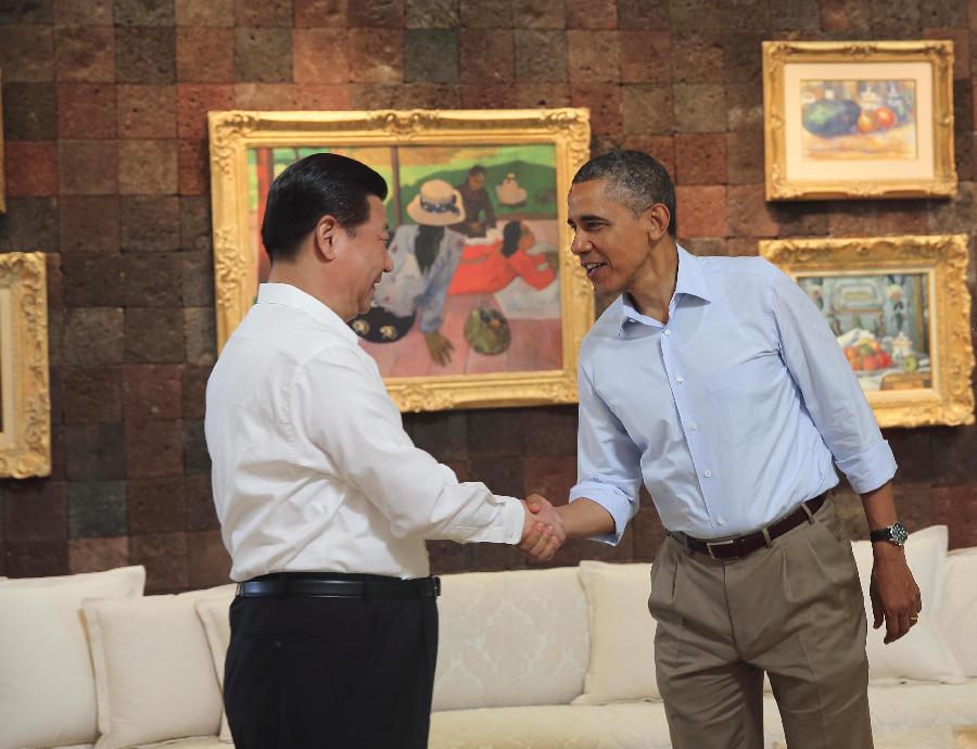 El presidente chino Xi Jinping (izquierda) y el presidente de Estados Unidos Barack Obama pasean antes de su segunda reunión, en el retiro de Annenberg, California, el 8 de junio de 2013. Xi Jinping se reunió con Barack Obama en una cumbre informal en Sunnylands, California, el 7 y 8 de junio de 2013. Este mes, Xi realizará su primera visita de Estado a Estados Unidos desde que asumiera el cargo de presidente en2013.