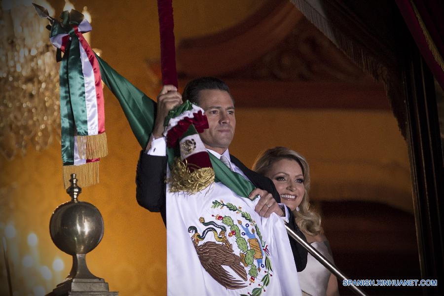 "Mosaicos monumentales" marcan desfile militar por Independencia de México