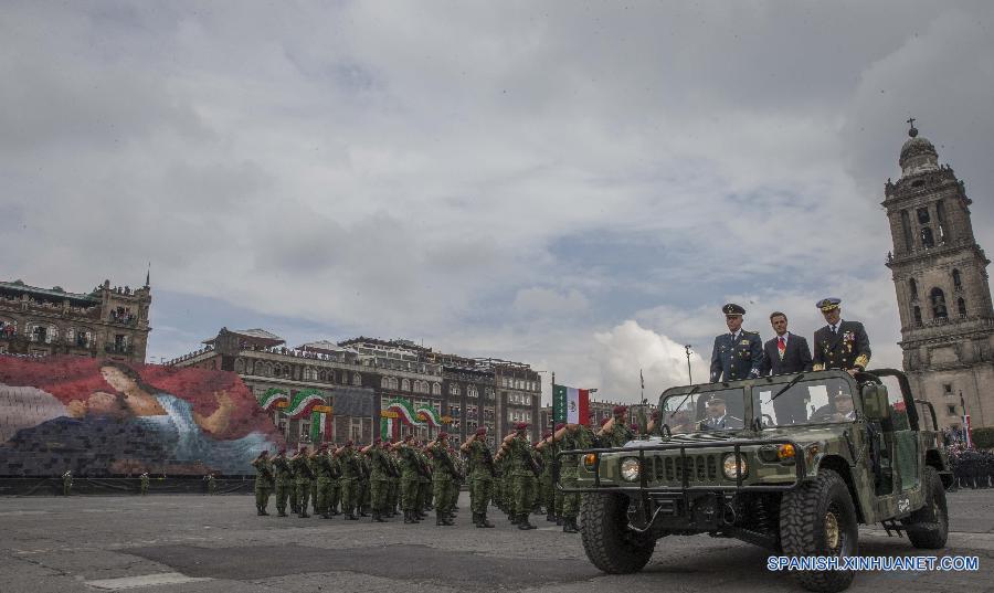 "Mosaicos monumentales" marcan desfile militar por Independencia de México