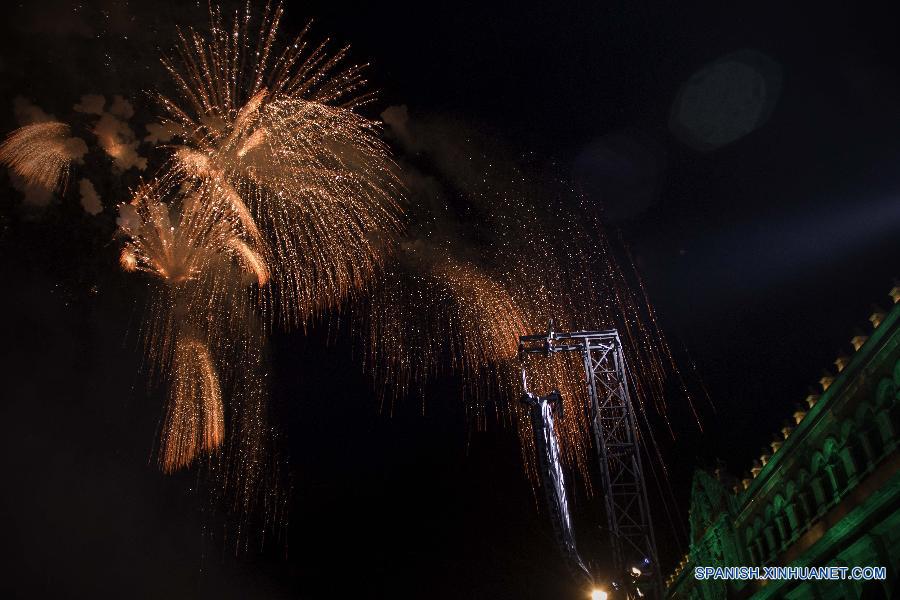 "Mosaicos monumentales" marcan desfile militar por Independencia de México