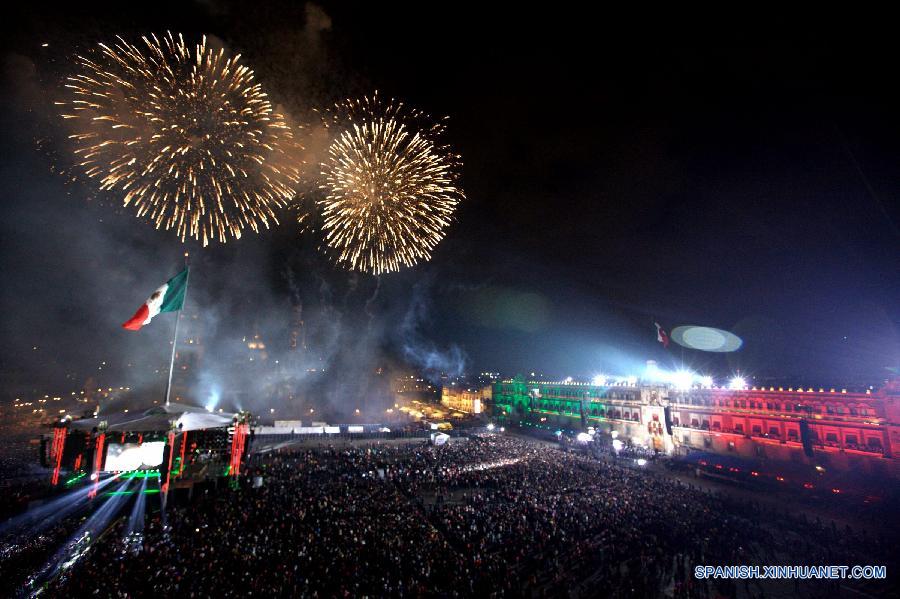 "Mosaicos monumentales" marcan desfile militar por Independencia de México