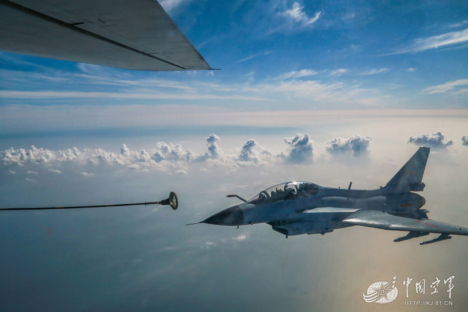 Entrenamiento de reabastecimiento en el aire en China