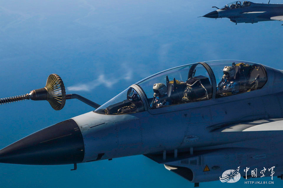 Entrenamiento de reabastecimiento en el aire en China