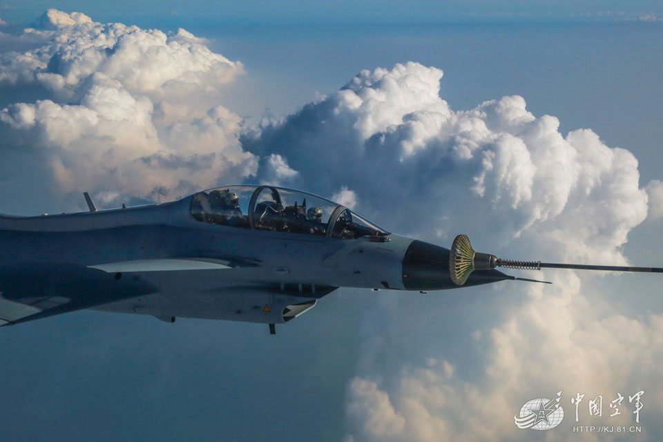 Entrenamiento de reabastecimiento en el aire en China