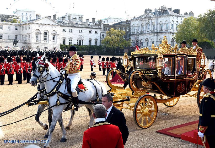 Reina Isabel II ofrece ceremonia de bienvenida a presidente chino en su visita de Estado a Reino Unido