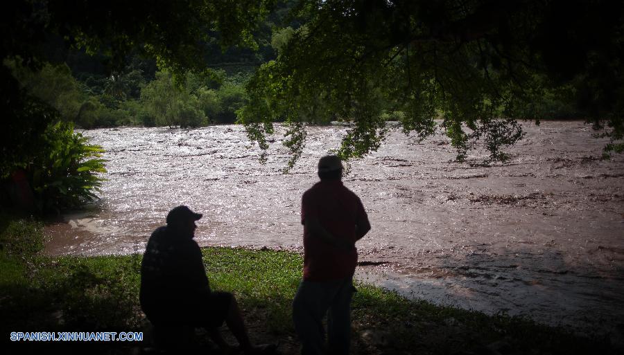 Más de medio centenar familias en Jalisco damnificadas tras paso del huracán "Patricia"