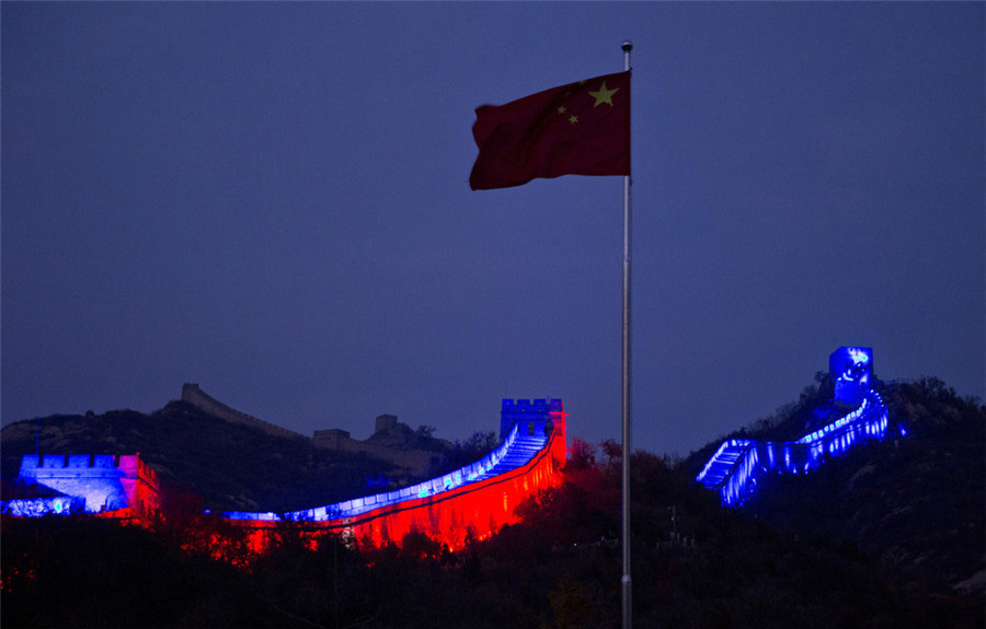 Gran Muralla conmemora con luces el 70° aniversario de la fundación de la ONU