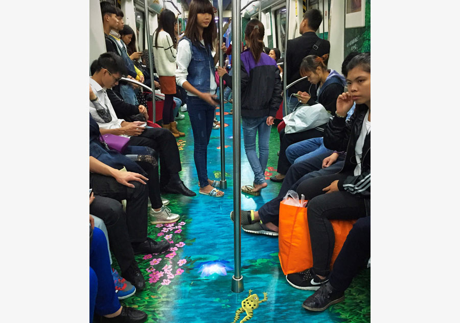 Grafiti con temática subacuática en el metro de Foshan