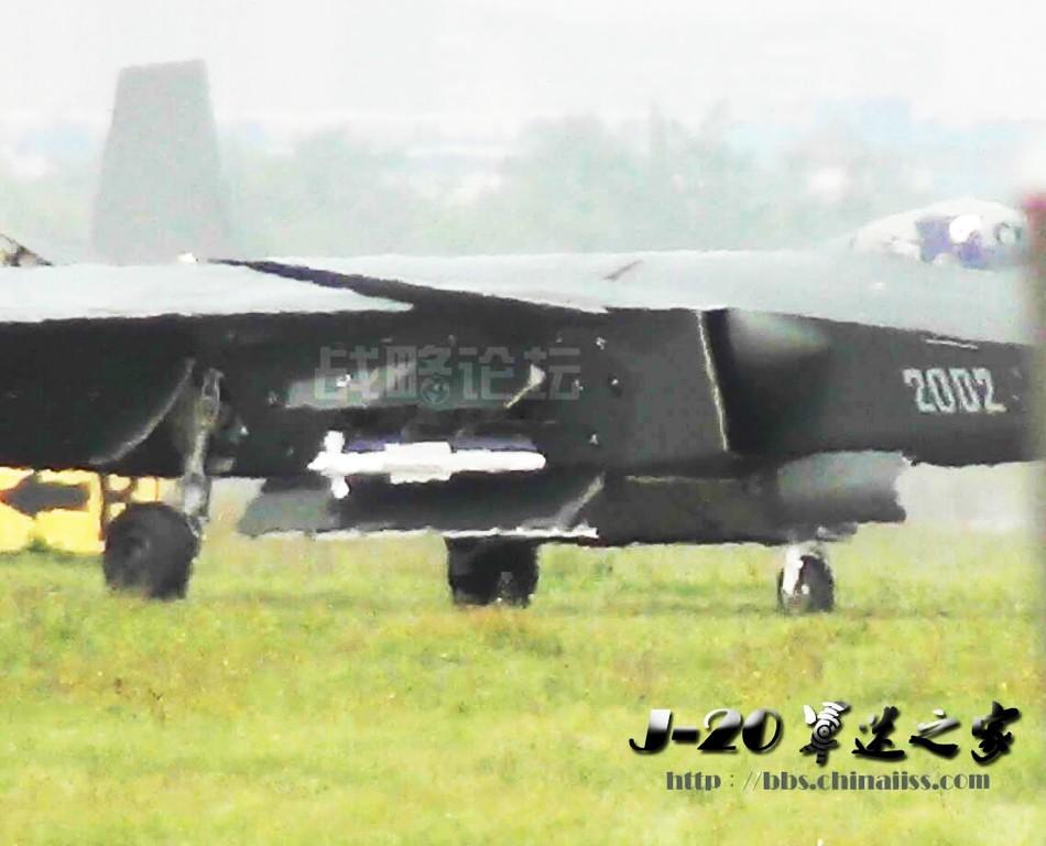 Avión de combate J-10B desarrollado por China realiza prueba de vuelo