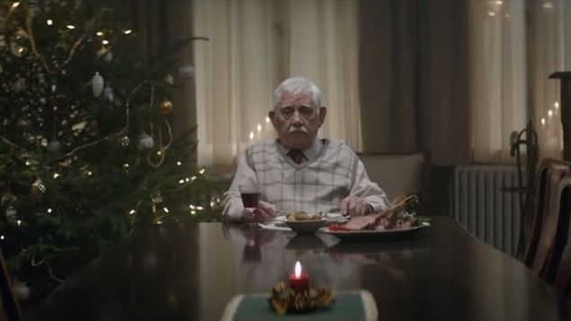 Anuncio navide?o de un solitario abuelo logra gran éxito en las redes sociales