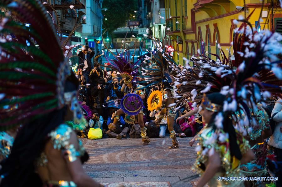 Macao desfila para conmemorar el 16° aniversario de su regreso a la patria