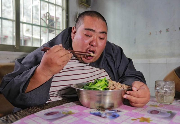 El hombre más gordo de China pesa 261 kilos