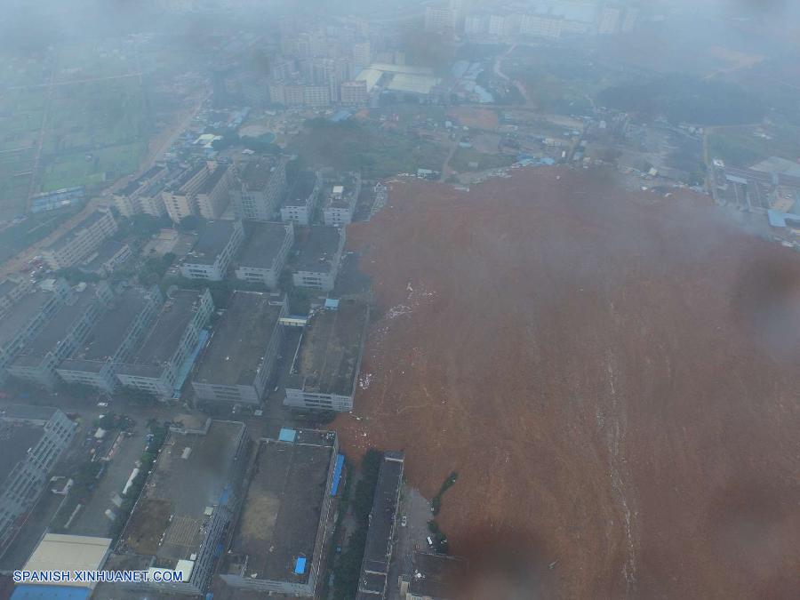 Tres heridos y 27 desaparecidos tras corrimiento de tierras en ciudad del sur de China