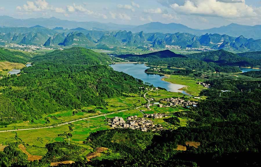 Paisaje del condado Zhaoping, ciudad Hezhou, región autónoma de Guangxi Zhuang. 