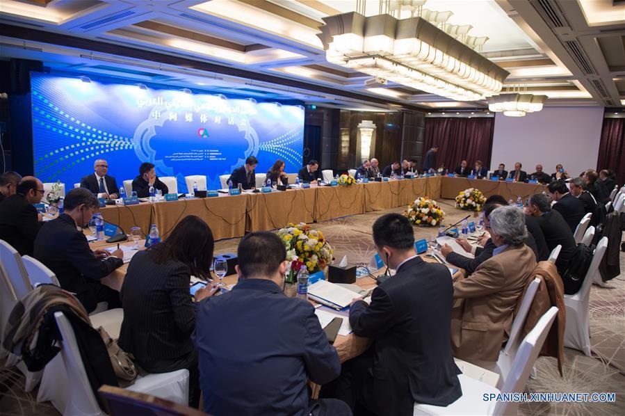 Los participantes de la "Conferencia de Diálogo de Medios Chino-Arabes", iniciada hoy en El Cairo, pidieron ampliar los medios de cooperación mutua entre medios, a los que consideraron "testigos y protectores de la amistad chino-árabe".(Xinhua/Meng Tao)