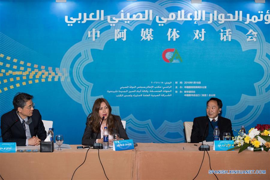 Los participantes de la "Conferencia de Diálogo de Medios Chino-Arabes", iniciada hoy en El Cairo, pidieron ampliar los medios de cooperación mutua entre medios, a los que consideraron "testigos y protectores de la amistad chino-árabe".(Xinhua/Meng Tao)