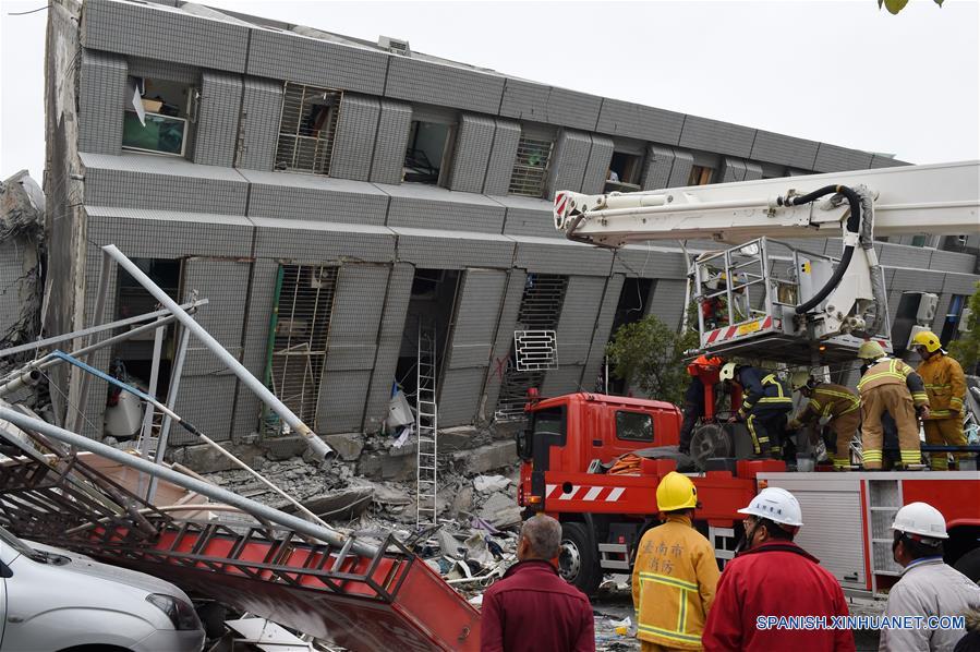 El sismo afectó a Kaohsiung, en el sur de Taiwan, con una profundidad de 15 kilómetros a las 03:57 horas (hora de Beijing) del sábado, de acuerdo con el Centro de Redes Sismológicas de China.(Xinhua)