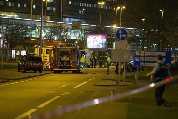 Evacuan parte del aeropuerto de ámsterdam tras una emergencia