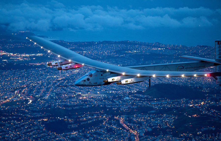 El avión solar 'Impulse' llega a San Francisco tras atravesar el Pacífico