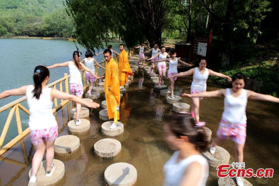 Monjes de Shaolin ense?an autodefensa