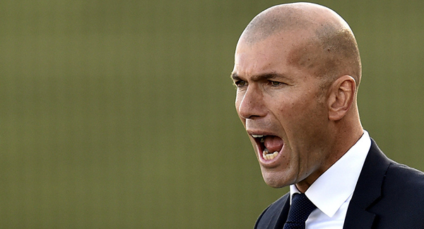 Una fábrica rusa se ofrece para coserle los pantalones a Zinedine Zidane