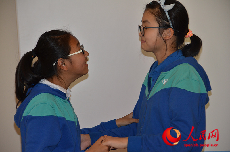 Pasado el rubor del primer baile en parejas, los jóvenes chinos comenzaron a perder la timidez. (Foto: YAC)