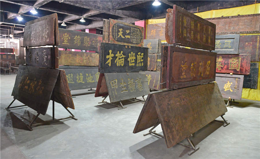 Colección de la sala de exposiciones del Museo de Placas de Bayu en Chongqing, el 17 de mayo de 2016. [Foto / Xinhua]