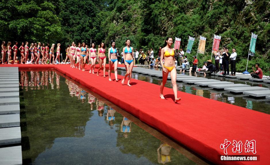 Concursantes de Supermodelo Mundial de 2016 se estrenan en Sichuan