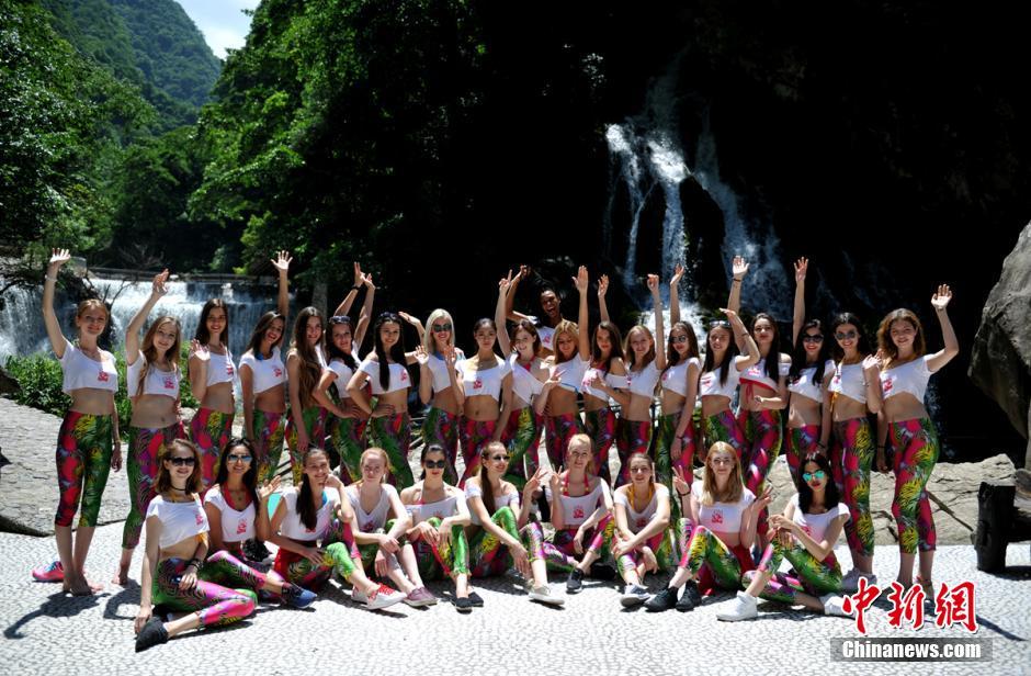 Concursantes de Supermodelo Mundial de 2016 se estrenan en Sichuan