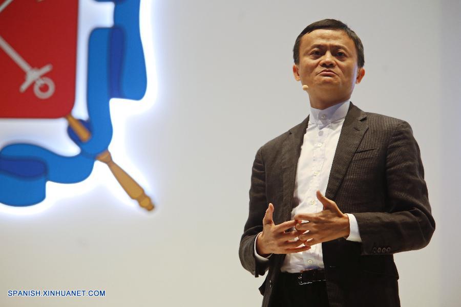 SAN PETERSBURGO, junio 17, 2016 (Xinhua) -- El presidente del gigante de Internet chino Alibaba, Jack Ma, pronuncia un discurso "Construyendo una nueva Ruta de la Seda para la Economía Digital" durante el 20 Foro Económico Internacional de San Petersburgo, en San Petersburgo, Rusia, el 17 de junio de 2016. (Xinhua/Evgeny Sinitsyn)