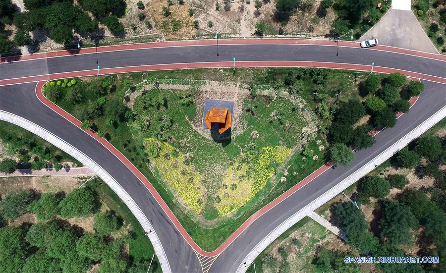 TIANJIN, junio 19, 2016 (Xinhua) -- Vista aérea de la entrada del parque del humedal del Río Chaobai, en la municipalidad de Tianjin, en el norte de China, el 19 de junio de 2016. El parque del humedal del Río Chaobai en Baodi, distrito de Tianjin, el cual se encuentra bajo construcción, será completado para abrir en breve al público. (Xinhua/Yue Yuewei)