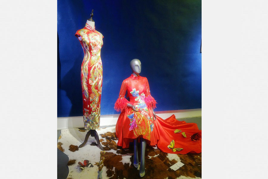 Exposición de ropa tradicional de China, Japón y Corea del Sur en el Centro de Arte 1 + 1 de Beijing, el 27 de junio de 2016. [Foto / cri.cn]