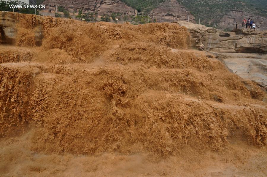 Aumenta el nivel de agua en las cataratas Hukou