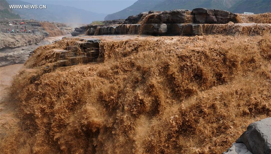 Aumenta el nivel de agua en las cataratas Hukou