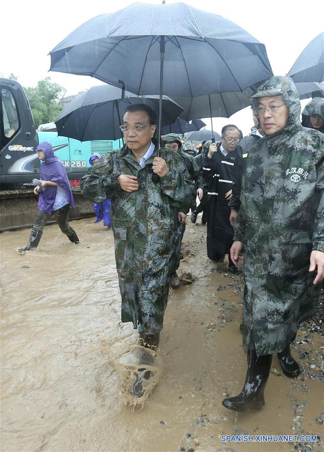 El premier chino, Li Keqiang realizauna visita de inspección en las provincias de Anhui, Hunan y Hubei el martes y miércoles para observar de primera mano el control de inundaciones y la ayuda por desastre.(Xinhua / Pang Xinglei)