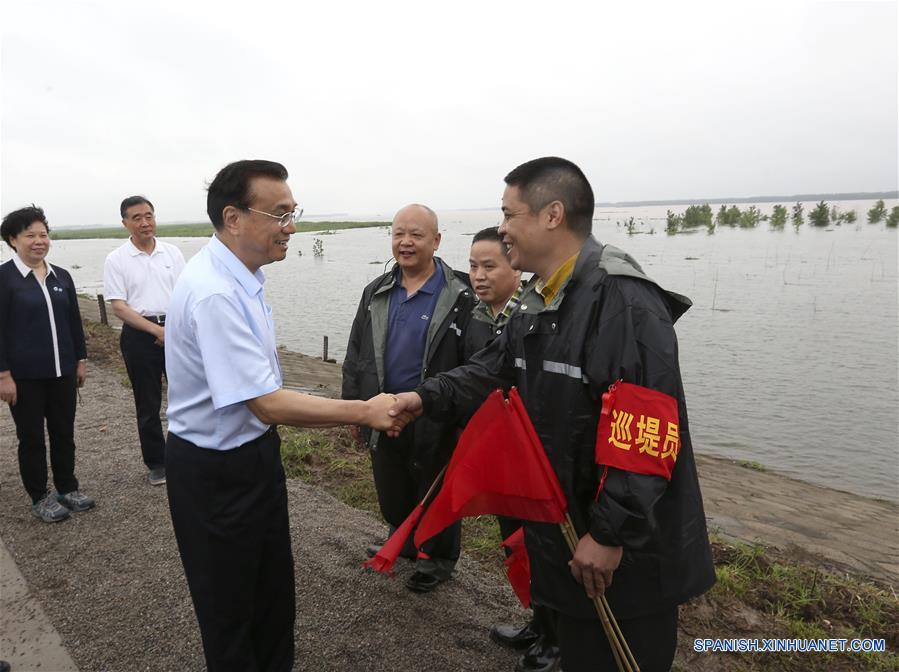 El premier chino, Li Keqiang  realizauna visita de inspección en las provincias de Anhui, Hunan y Hubei el martes y miércoles para observar de primera mano el control de inundaciones y la ayuda por desastre.(Xinhua / Pang Xinglei)