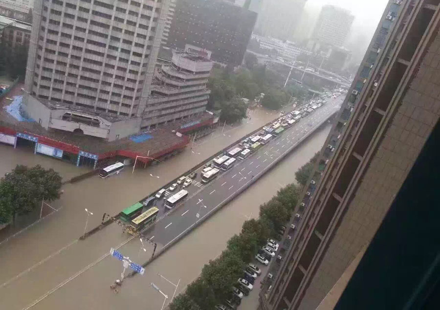 Inundación paraliza metrópolis china sobre el Yangtse