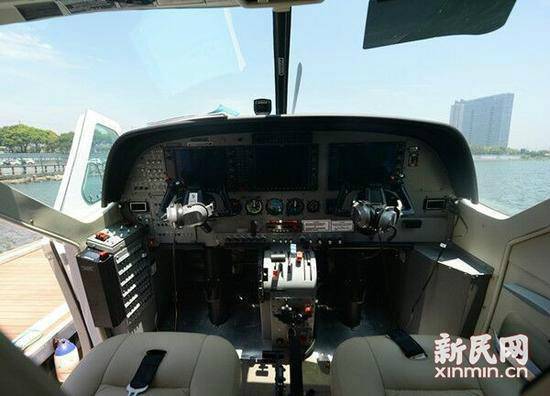 Mueren cinco en choque del avión anfibio con puente en Shanghai 