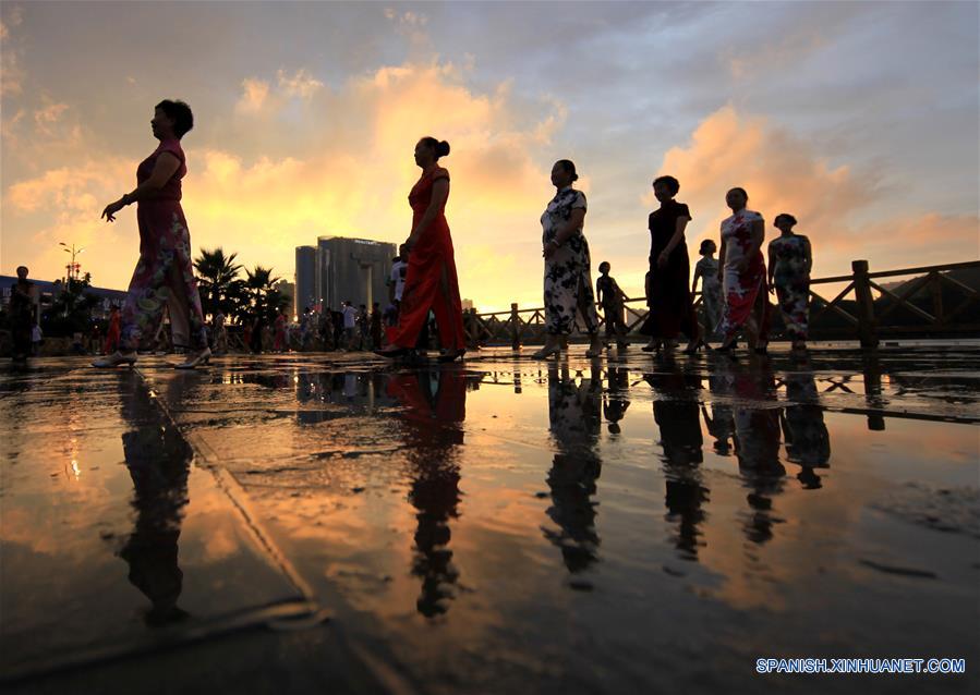 Desfile de Qipao en Guizhou