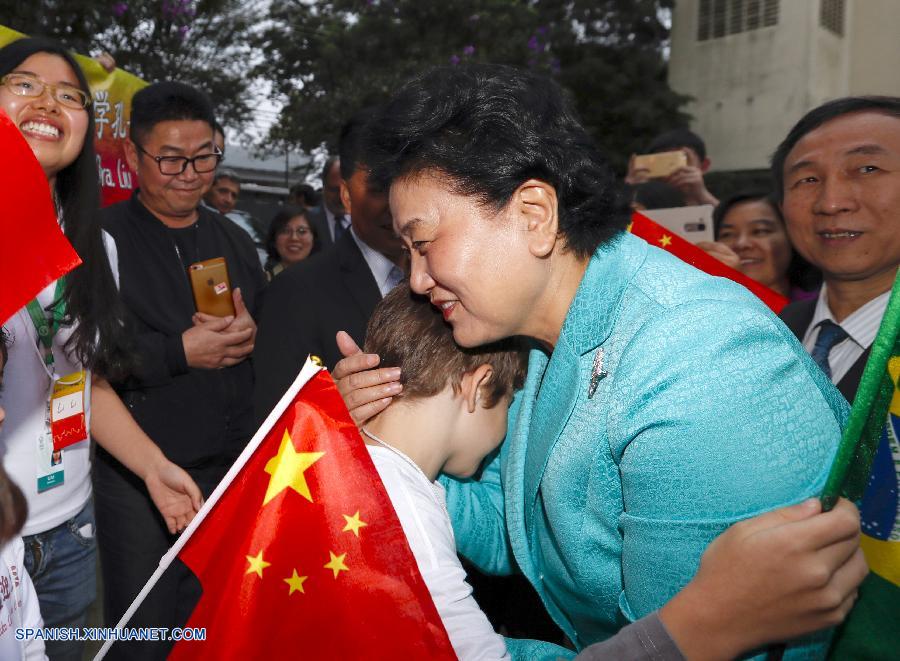 SAO PAULO, agosto 4, 2016 (Xinhua) -- La viceprimera ministra de China, Liu Yandong (d-frente), visita el Instituto Confucio en la Universidad Estatal Paulista, en Sao Paulo, Brasil, el 3 de agosto de 2016. (Xinhua/Han Yan)