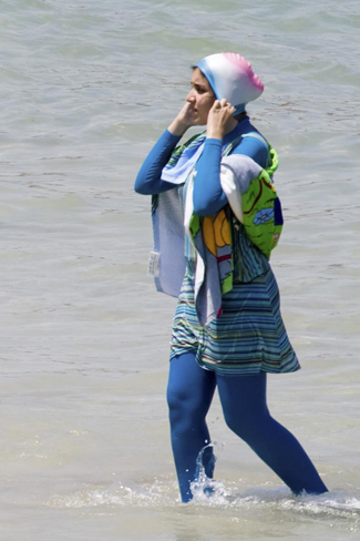 Jornada del ?burkini? en un centro acuático escandaliza a Francia