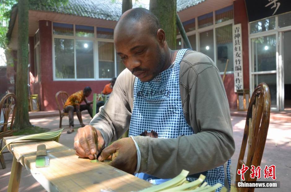 Ghaneses aprenderán el arte de tejer bambú en Sichuan