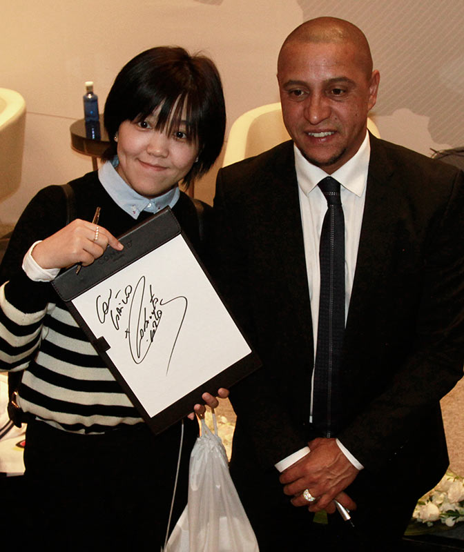 El futbolista Roberto Carlos, embajador del Real Madrid para Asia-Pacífico, compartió en Beijing con sus admiradores. (Foto: YAC)