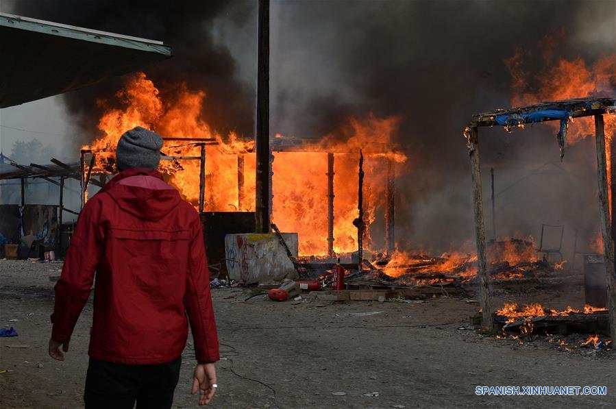 "Cumplida", operación para desalojar campamento de migrantes en Calais