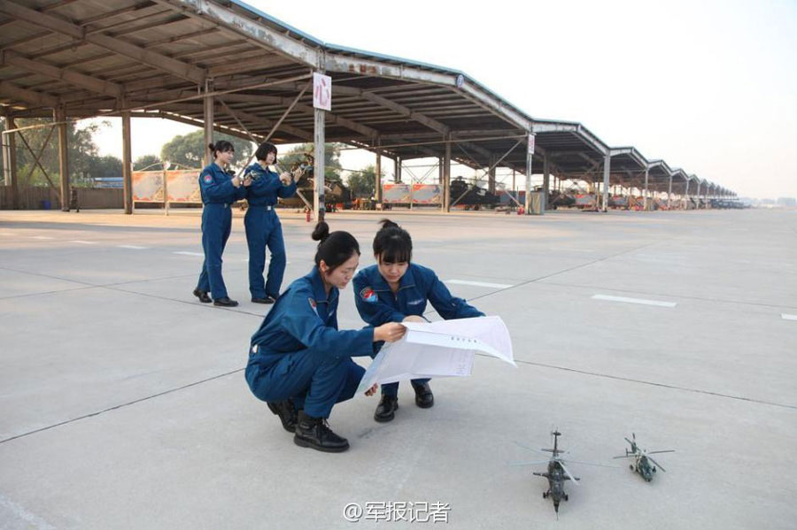 Las primeras pilotos chinas de helicópteros de combate están listas para la acción 