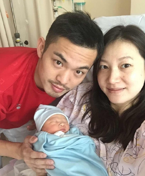 El campeón olímpico de badminton Lin Dan se disculpa por enga?ar a su esposa