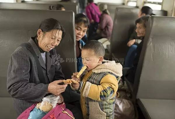 China: Tren gratuito para campesinos