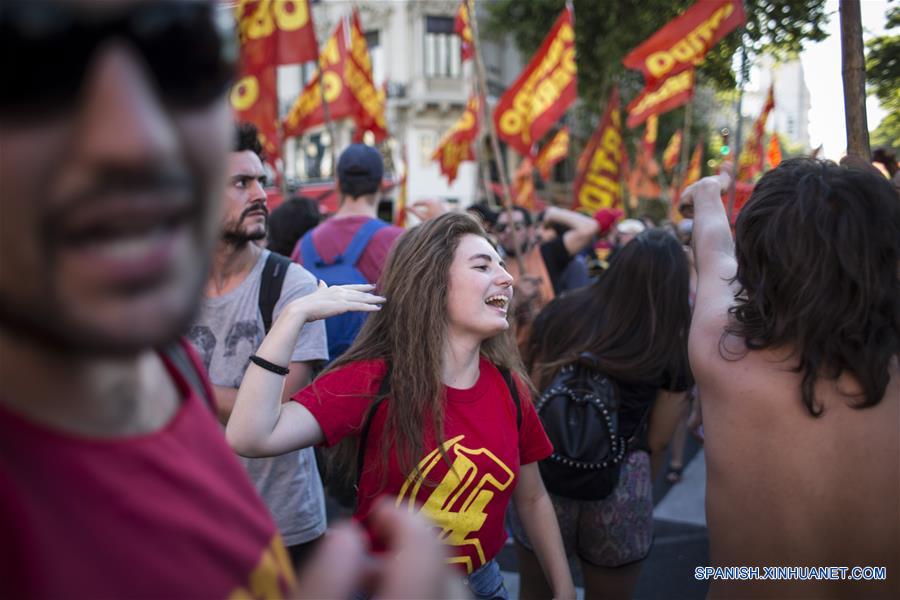 Marcha en el marco de los 15 a?os de las protestas contra el estado de sitio decretado en Argentina