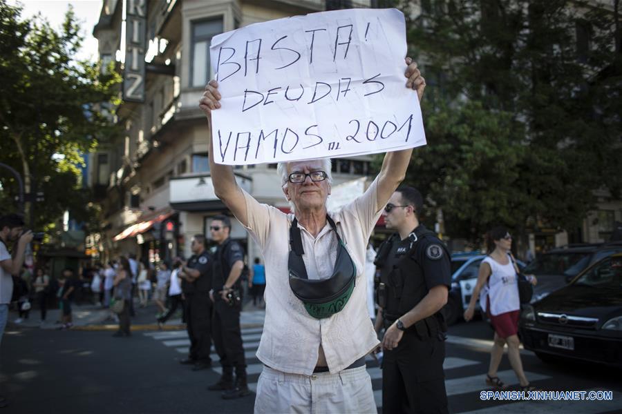 Marcha en el marco de los 15 a?os de las protestas contra el estado de sitio decretado en Argentina