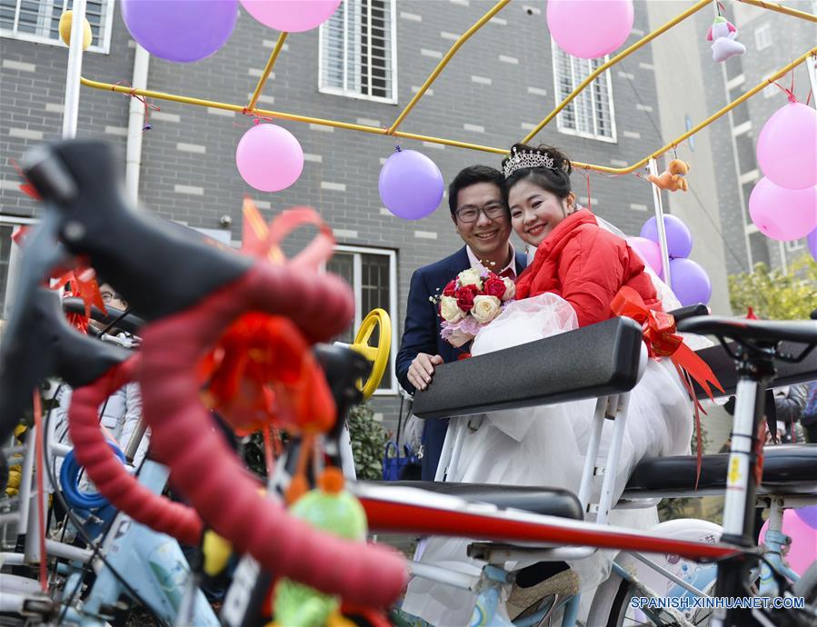 Ceremonia de boda particular en bici